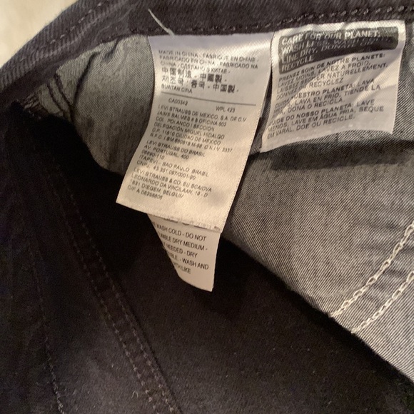 Levi’s Wedgie Fit Jeans in Black Desert Distressed Denim Size 30 - Picture 9 of 17